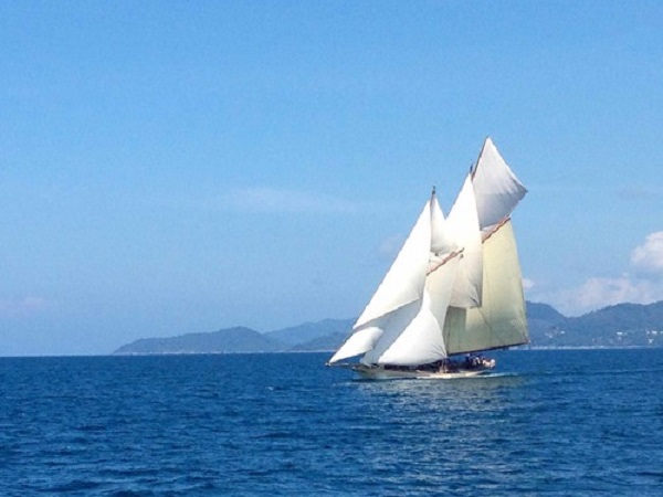 Burma Boating yacht under sail 6