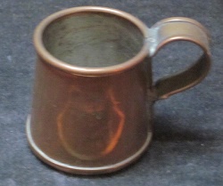USN grog measure cup ca. 1850 MMH Wikimedia 250