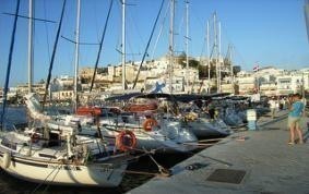 boats in naxos harbour